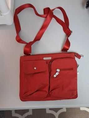 Versatile Baggallini Red Crossbody Organizer Bag with Front Pockets